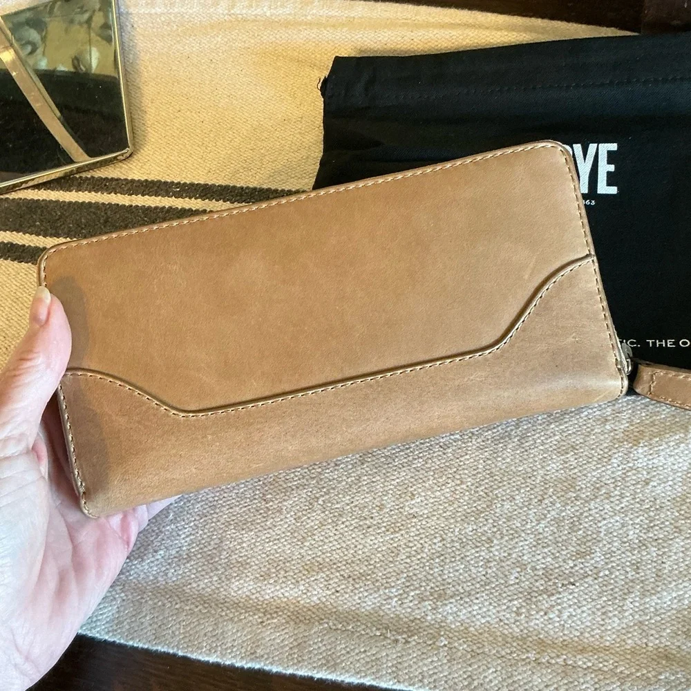 NWT Frye Leather Melissa Zip Around Wallet Beige Brown Retail $158